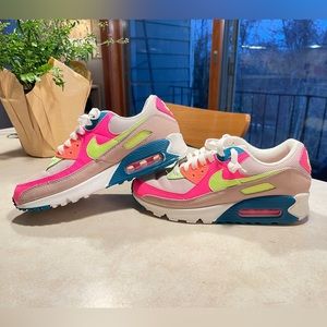 Women’s size 7 Nike Air Max 90 like new